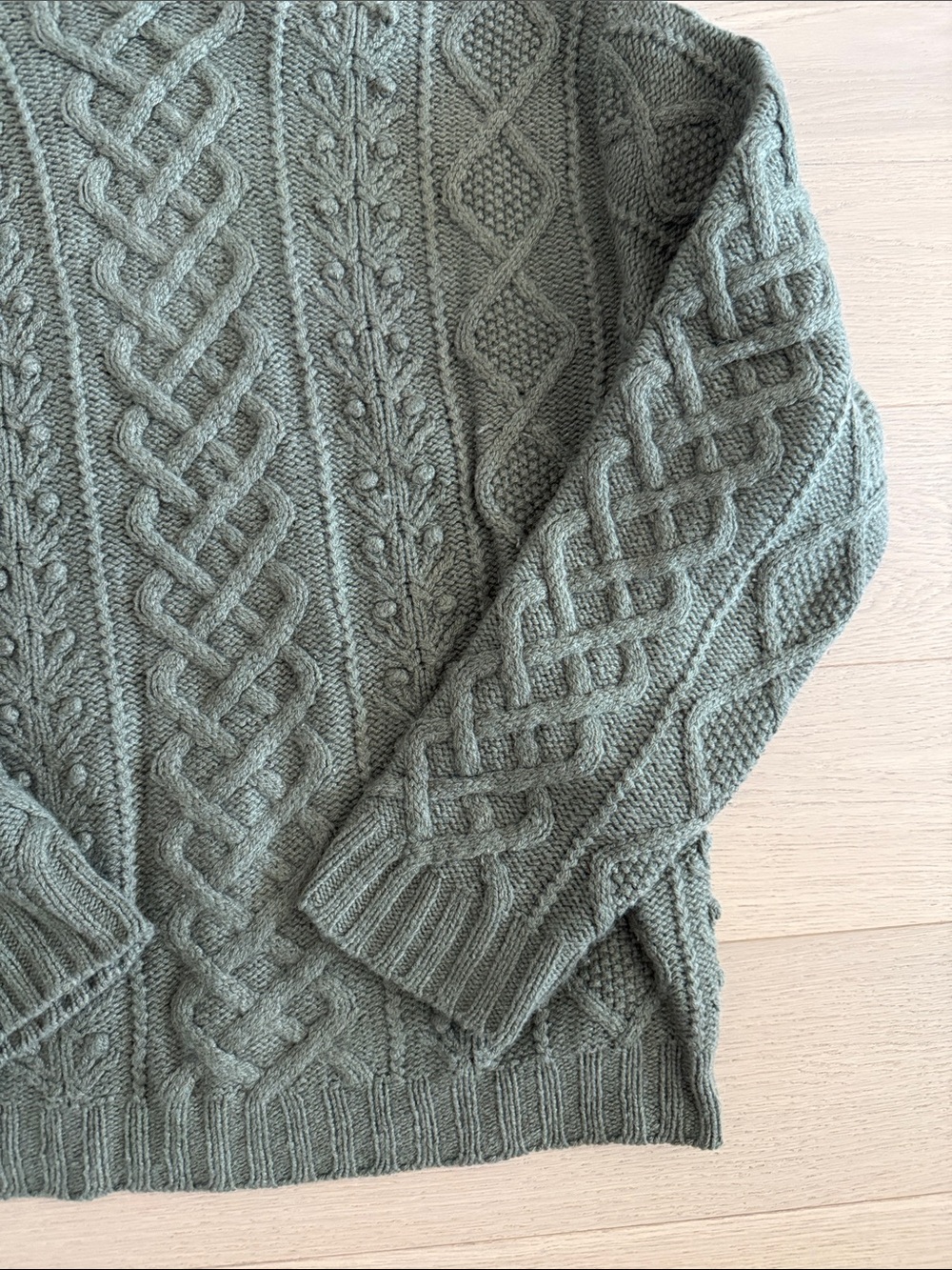 Mariels Waithe Cashmere Sweater - Picture 2 of 3